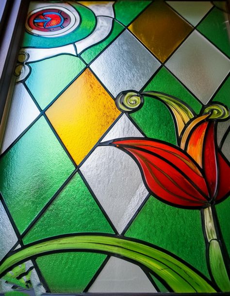 Browse through the 20 DIY stained glass window designs and use the ideas that inspire you so you can add a unique touch of color to your home. Diy Stained Glass Window Easy, Diy Faux Stained Glass Window Paint, Stained Glass Window Ideas, Fake Stained Glass Diy, Glass Window Ideas, Faux Stained Glass Diy, Stained Glass Window Designs, Painting On Glass Windows, Diy Stained Glass Window