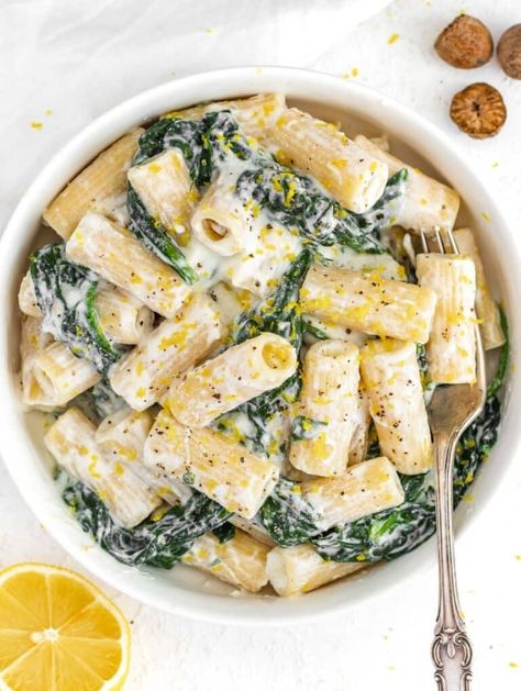 Lemon ricotta pasta (with spinach) - Plant Based School Cheap Pasta Dinners, Kale Pasta Recipe, Lemon Ricotta Pasta, Creamy Kale, Apartment Recipes, Ricotta Sauce, Fennel And Orange Salad, Ricotta Cheese Recipes, Pasta With Spinach