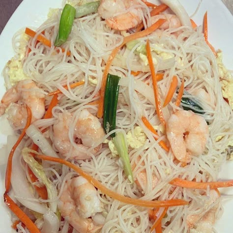 Discover a mouthwatering delight with our Easy and Delicious Shrimp Mei Fun Recipe. This flavorful dish combines succulent shrimp with stir-fried vegetables and tender rice noodles for an unforgettable taste experience. Chow Mei Fun Recipe Chinese Food, Angel Hair Vermicelli Rice Noodles, Shrimp And Rice Noodles Recipes, Shrimp Mei Fun, Rice Noodles With Shrimp, Mai Fun Noodles Recipe, Mei Fun Noodles Recipe, Chow Mei Fun Recipe, Chicken Mei Fun Recipe