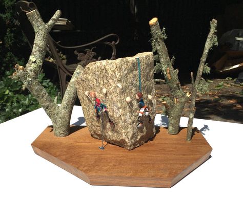 Rock climbing diorama #TTDD Rock Climbing Crafts, Rock Climbing, Handmade Crafts, Climbing, Projects To Try, Decor Ideas, Miniatures