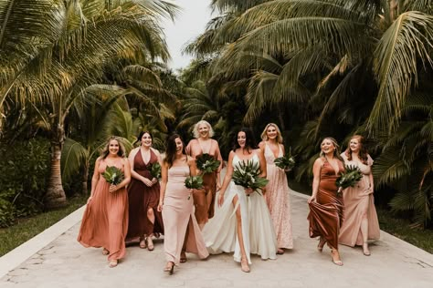 Mexico Tropical, Akumal Beach, Tropical Wedding Dresses, Bridesmaids Outfits, Beach Wedding Bridesmaid Dresses, Destination Wedding In Mexico, Beach Bridesmaids, Hawaii Beach Wedding, Beach Wedding Bridesmaids