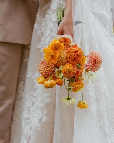 ericka + kenny colindres ♡ 6.8.24 Venue: Carousel House, Santa Barbara Coordination: @detailsbymadds Photography: @nicoledeandaphoto Florals: @hijinxflowers Hair: @hairbycorinnev Salon: @carlyleweddings Makeup: @laurazavalamakeup Bartending: @firefly_bartending Catering: @sohotaco Cake: @francesbakingco Music: DJ Joy Bonner Rentals: @minervasdecorations Photobooth: @smilebox.photobooth Dress: @adinasbridal @martinalianabridal | santa barbara wedding. santa barbara wedding flowers. santa b... 70s Wedding Flowers, Bartending Catering, Wedding Santa Barbara, Guatemala Wedding, 70s Wedding, Santa Barbara Wedding, American Wedding, Central American, Wedding Florist