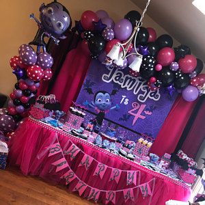 Vampirina Birthday Party, Vampirina Party, Vampirina Birthday, Banner For Birthday, Halloween 1st Birthdays, Birthday Party Backdrop, 3rd Birthday Cakes, Birthday Halloween Party, Party Backdrop