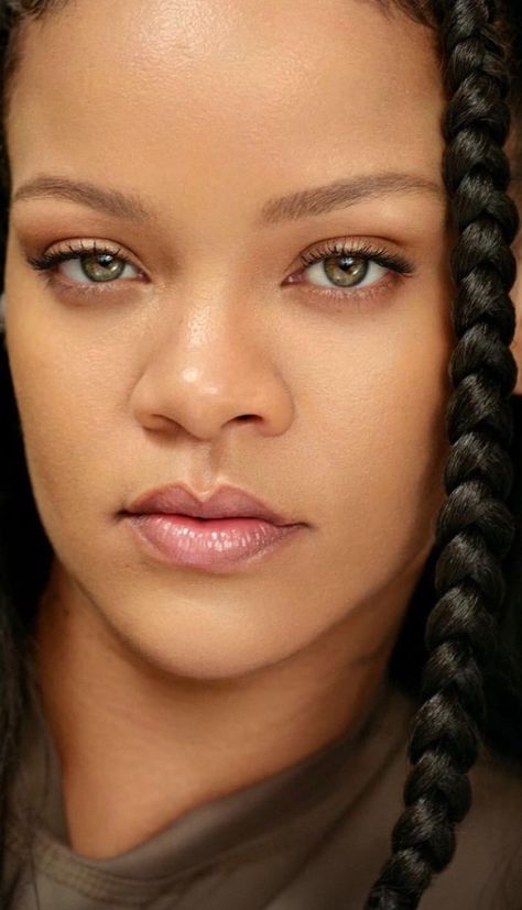 #rihanna #badgalriri #asap #asaprocky #rza #rihannanavy #rihannafenty Rihanna Face Close Up, Rihanna Makeup Natural, Rihanna Eyes, Rihanna Face, Rihanna Instagram, Nayanthara Hairstyle, Rihanna Makeup, Beauty 2023, Rihanna Fenty Beauty