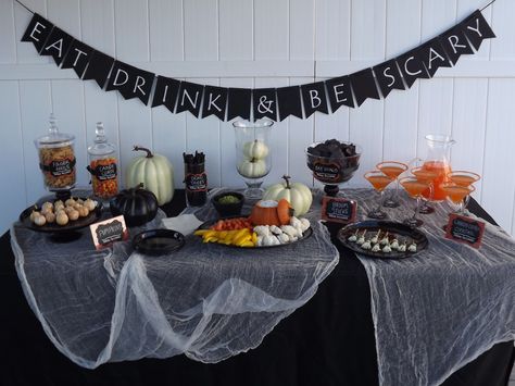 Halloween Kickback, Witch Brunch, Garage Halloween Party, Halloween House Party Decorations, Backyard Halloween Party, Scary Halloween Food, Halloween Outfit Ideas, Halloween Cocktail Party, Halloween Themed Birthday Party