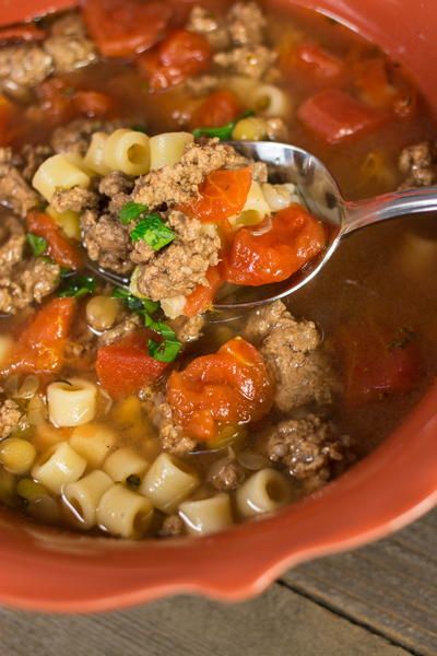 Homemade Amish Friendship Soup with lentils, split peas, pasta, ground beef & tomatoes. Friendship Soup Recipe, Friendship Soup, Dry Soup Mix, Hearty Dinner Recipes, Amish Recipes, Dutch Recipes, Hearty Dinner, Idee Pasto Sano, Easy Soups