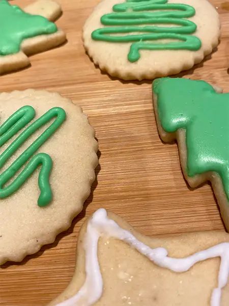 Sugar-Free Royal Icing Recipe - The Naked Diabetic Cookie Icing Recipe, Keto Christmas Cookies, Sugar Cookie Icing, Sugar Free Cookies, Royal Icing Recipe, Shortbread Cookie, Dessert Dips, Cookie Icing, Keto Cookies