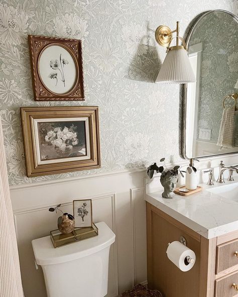 Mom Bathroom, Small Half Bathroom, Hall Bathroom, Home Luxury, Downstairs Bathroom, Half Bathroom, Bathroom Inspiration Decor, Upstairs Bathrooms, Girls Bathroom