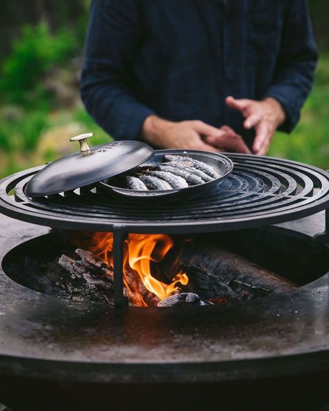 Fire Designs, Fire Cooking, Cooking Temperatures, Grill Grates, Diy Camping, Family Cooking, Meat Cuts, Modern Life, Bbq Grill