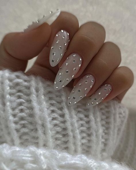 Wedding Nails Alternative, Nails With Strass Sparkle, Nail Gem Ideas, Nails With Stones, Diamante Nails, White Gel Nails, Negative Space Nails, Gem Nails, Simple Nail Designs