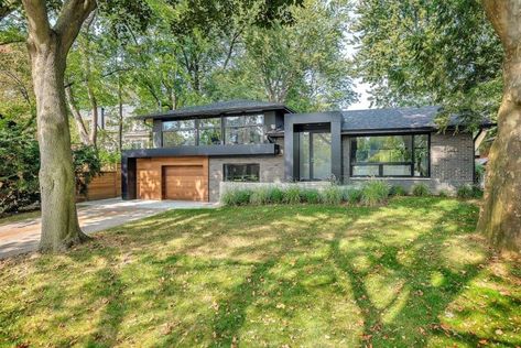 Inside this beautiful renovation of a side split house in Burlington, Ontario 2nd Story Addition, Split Level House Plans, Garage Windows, Modern Exteriors, Mid Century Modern Exterior, Raised Ranch, Modern Remodel, Burlington Ontario, Contemporary House Exterior