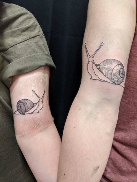 matching snail tattoos with fingerprints on the shells! Botanical Snail Tattoo, Matching Snail Tattoo, Snail Tatoos, Snail Tattoo Simple, Matching Nature Tattoos, Snail Tattoos, Snail Tattoo, Goldfish Tattoo, Henna Ink