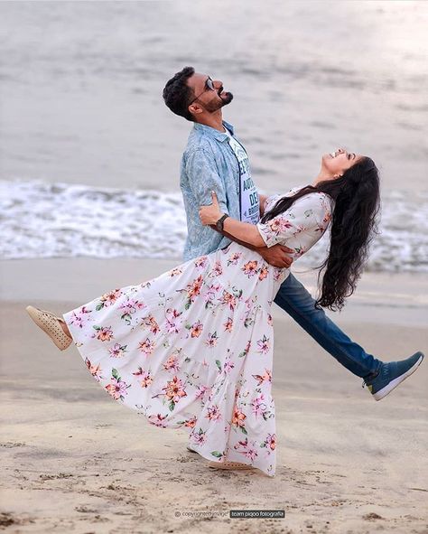 Indian Photo Poses Outdoor, Pre Wedding Photoshoot Ideas, Wedding Shoot Ideas, Couples Candid Photography, Poses Outdoor, Pre Wedding Photoshoot Props, Beach Poses For Couples, Indian Bride Poses, Photography Typography