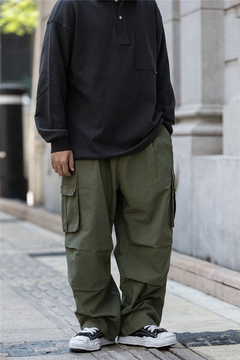 Streets Of Seoul, Korean Pants, Masculine Clothing, Fit Cargo Pants, Minimalist Streetwear, Man Clothes, Fashion Outfit Ideas, University Outfit, Minimal Street Style