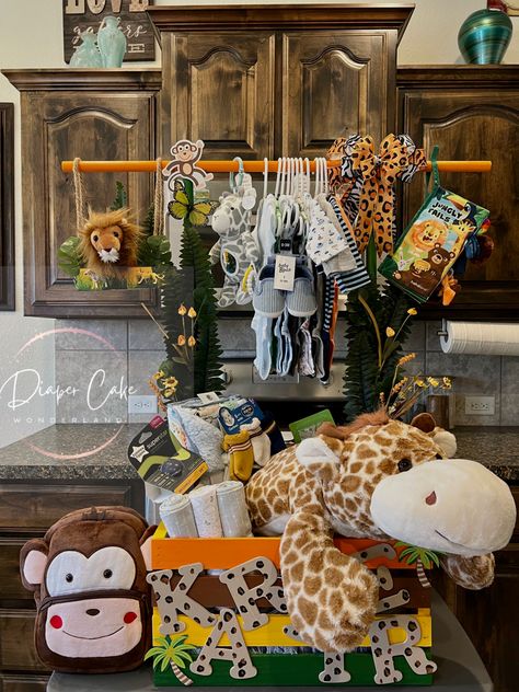 Creative Baby Shower Gifts, Baby Shower Baskets, Mom Party, Baby Shower Gift Basket, Safari Baby, Money Making Crafts, Gift Baskets, Baby Shower Gifts, Baby Gifts