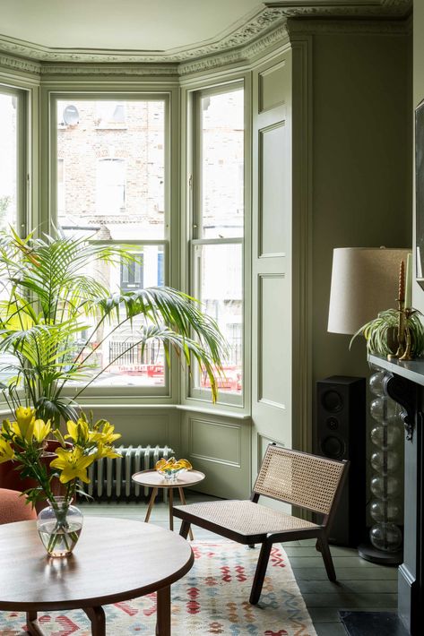 Dark Green Sunroom, Terrace Interior, Victorian Living Room, House In London, Van Der Straeten, 1920s House, Bow Window, Green Flooring, Modern Victorian