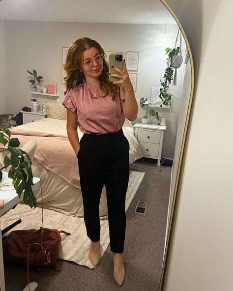 med school day one!!! i’m officially a med student!!!! Med Student Fashion, Med School Outfit Ideas, Med Student Outfit, Medical Student Outfit, Student Outfit, Career Girl, Med Student, Med School, Student Fashion