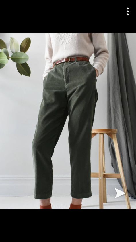 Green Trousers Outfit, Corduroy Pants Outfit, Black Cashmere Sweater, Green Trousers, Outfit Vintage, Sweater Pullover, Vintage Style Outfits, Office Outfits, Lightweight Knit