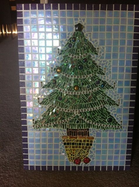 Mosaic Christmas Tree • Make a piece of mosaic art Mosaic Christmas Tree, Mosaic Stairs, Cd Mosaic, Old Earrings, Mosaic Christmas, Mosaics Art, Christmas Mosaics, Tree Mosaic, Paper Mosaic