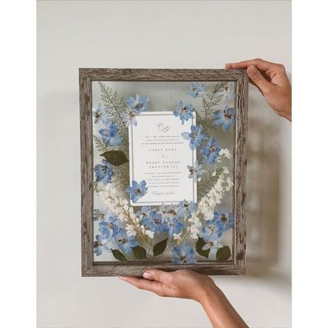 Pressed Flowers Diy, Pressed Flowers Frame, Pressed Flower Frame, Pressed Flower Crafts, Floral Preservation, Bouquet Preservation, Deco Nature, Frame Wedding, Pressed Flower Art