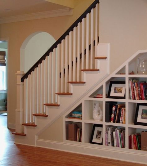 From quaint to modern, we present to you 20 awesome multipurpose bookshelf staircases that double as libraries and amazing decor centre pieces. Stairs Shelves, Shelves Under Stairs, Bookcase Stairs, Staircase Bookshelf, Staircase Shelves, Stairway Ideas, Basement Staircase, Home Renovation Loan, Stair Shelves