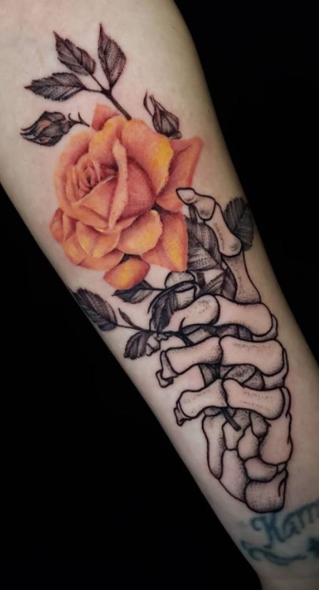 << Check out more Skeleton Hand Tattoos and Ideas #tattoomenow #tattooideas #tattoodesigns #tattoos #skeletonhand #skeleton #rose Tattoo Ideas Arm, Skeleton Hand Tattoos, Feminine Tattoo Ideas, Skeleton Rose, Feminine Skull Tattoos, Compass Rose Tattoo, Mandala Hand Tattoos, Tattoo Foot, Skull Hand Tattoo