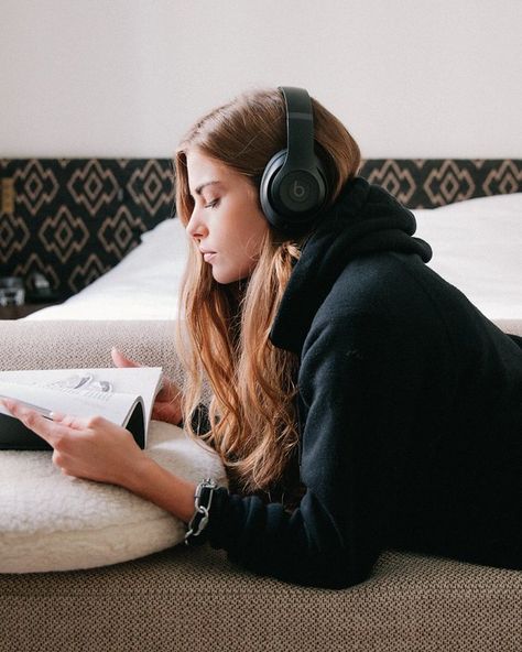 Beats Studio 3 Outfit, Beats Studio 3 Aesthetic, Headphones Photoshoot, Beats Headphones Outfit, Beats Headphones Aesthetic, Headphone Girl, Headphone Outfit, Beats Studio 3, Music Photoshoot