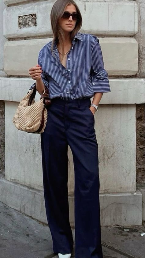 Keynote Speaker Outfit, Blue Striped Shirt Outfit Work, Corset Style Tops, Mode Casual, Fashion Mistakes, Casual Work Outfits, 가을 패션, Style Mistakes, Blue Pants