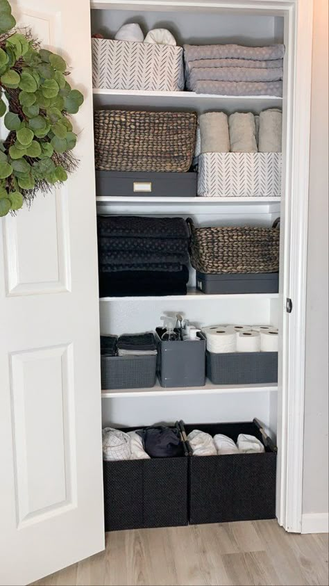 Organizers For Bathroom Closet, Linen Organization Closet, Turn Closet Into Linen Closet, Organization Ideas For Pantry Small Spaces, Minimalist Apartment Organization, Linen Closet Small Spaces, Shallow Linen Closet Organization, Blanket Storage Linen Closet, Towel Closet Ideas