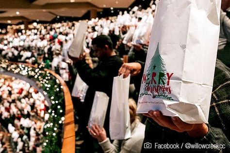 10 Creative Christmas Outreach Ideas from Churches Like Yours Christmas Outreach Ideas, Outreach Ideas, Church Volunteers, Share The Good News, Church Outreach, Outreach Ministry, Meaningful Christmas, Sunday Church, Christmas Church