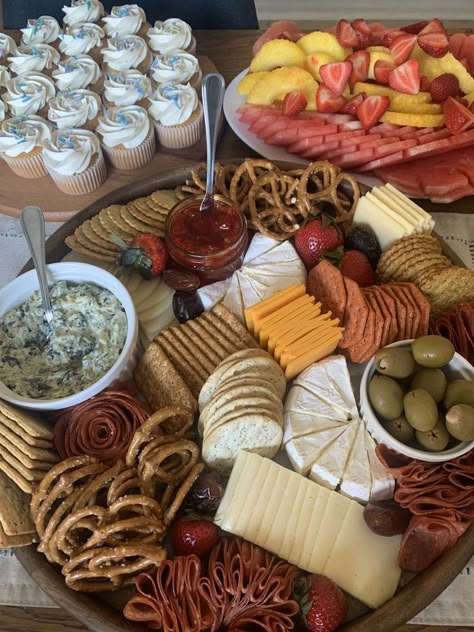 Beef Salami, Hosting Party, Entertaining Platters, Girls Night Party, Appetizer Ideas, Charcuterie Recipes, Food Table, Housewarming Party, Host A Party