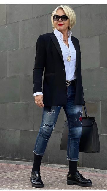 Jeans And Pearls Outfit, Tomford Bag, How To Style Loafers, Jeans And Shirt, How To Wear Loafers, Belt Gucci, Looks Jeans, Jeans Outfit Winter, Look Jean