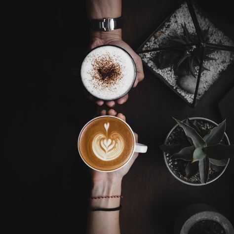 Cappuccino and Latte Illy Cafe, Latte Photography, Cappuccino Photography, Coffee Milkshake, Restaurant Ad, Coffee Shop Branding, Coffee Shop Photography, Coffee Shot, Shop Photography