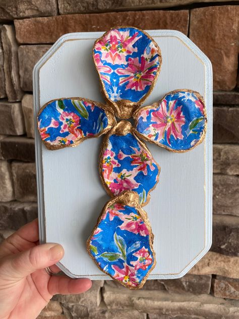 Oyster Shell Cross, Oyster Cross, Shell Cross, Shell Painting, Oyster Shell Crafts, Selling Handmade Items, Cross Crafts, Cross Christian, Religious Wall Art