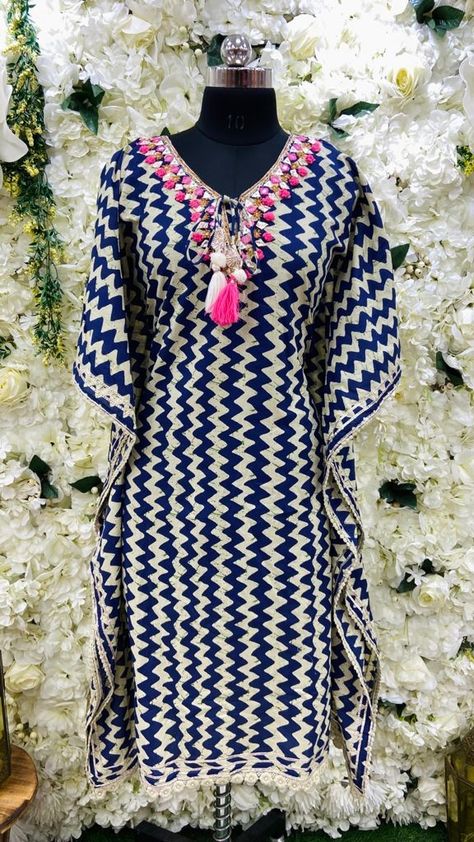 Cotton Kaftan Kurti, Disiner Kurti Latest, New Kaftan Designs, Unique Kaftan Designs, Latest Kaftan Designs, Women Trousers Pattern, Formal Kurti, Kaftan Kurti, Kaftan Design