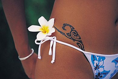 Tahitian Tattoo, Tattoo Calf, Tattoo Male, Tattoo Sonne, Bodysuit Tattoos, Symbols Tattoo, Hip Tattoo Designs, Maori Tattoos, Polynesian Tattoos