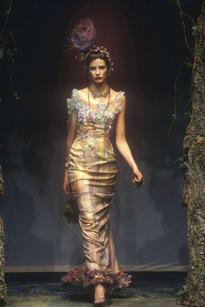 1998 Couture, Belgian Fashion, High Fashion Runway, 90s Runway Fashion, Runway Fashion Couture, Runway Outfits, Fashion Glamour, Christian Fashion, Claudia Schiffer