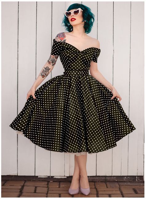 Stile Pin Up, Vestidos Pin Up, Rock N Roll Dress, Victory Rolls, Outfits Retro, Robes Vintage, Pin Up Outfits, Tea Party Dress, Circle Dress