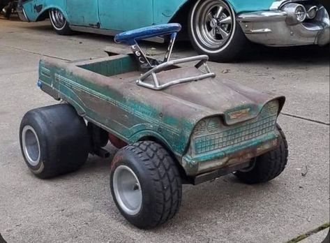 Cool Go Karts, Peddle Car, Drift Kart, Toy Pedal Cars, Pedal Tractor, Homemade Go Kart, Go Kart Plans, Kids Wagon, Vintage Pedal Cars