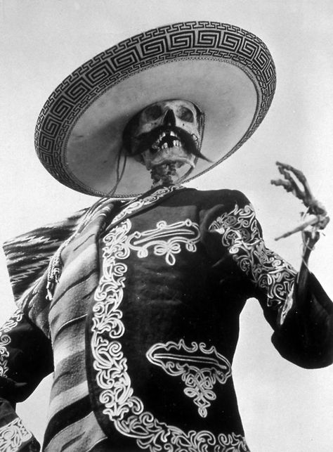 rejoicethehands:    thelatelights:    ¡Qué Viva México! Mexican Skeleton, Mexican Artwork, Mexican Art Tattoos, Mexican Culture Art, Good Charlotte, Theme Tattoo, Mexican Skulls, Outdoors Tattoo, Chicano Art