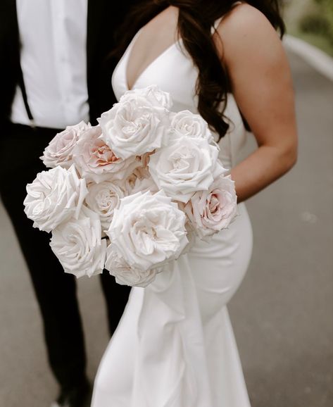 Pretty Wedding Bouquet, White Rose Bridal Bouquet, Brooklyn Bride, Flower Wedding Ring, Winter Wedding Bouquet, Western Clothes, Rose Bridal Bouquet, Rose Wedding Bouquet, Wedding Girl