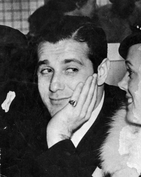 Benjamin Bugsy Siegel 1920s Gangsters, Bugsy Siegel, Real Gangster, Female Poets, Mafia Gangster, Cotton Club, Al Capone, Boardwalk Empire, Bonnie N Clyde