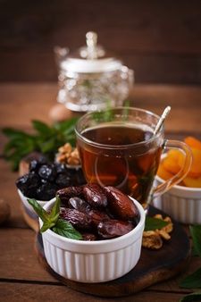 Dates Photography, Ramadan Photography, Plant Based Diet Benefits, Moon Ramadan, Arabic Tea, Palm Fruit, Apple Benefits, Fresh Dates, Lemon Health Benefits