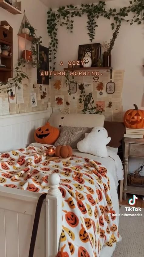 Fall Room Ideas, Halloween Bedroom Decor, Autumn Room, Fall Room Decor, Fall Bedroom Decor, Halloween Bedroom, Fall Room, Halloween Room, Halloween Room Decor