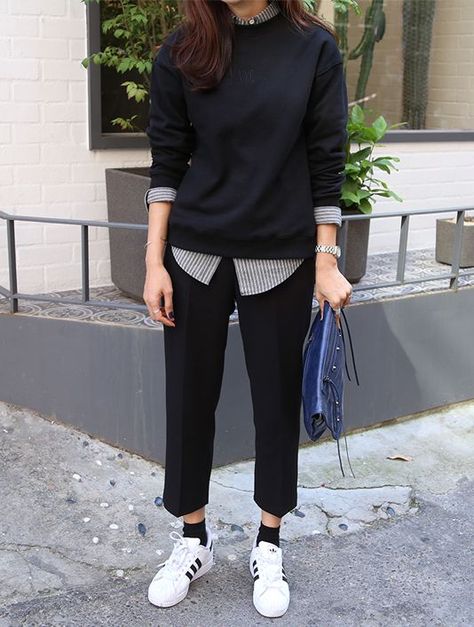 Tomboy Chic Outfits Work, Tomboy Office Outfits, Sweatshirt Outfit Ideas, Looks Adidas, Casual Day Outfits, Tomboy Style Outfits, Brunch Outfit, Street Style Chic, Casual Work Outfits