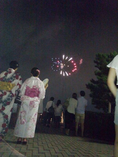 Fireworks In Japan, Japanese Summer Festival Aesthetic, Japan Summer Festival Aesthetic, Japan Festival Aesthetic, Japanese Festival Aesthetic, Japanese Summer Aesthetic, Japanese Fireworks Festival, Outfits In Japan, Japan Fireworks