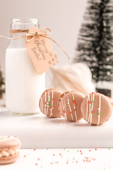 Christmas Pudding Macarons Christmas Macarons, Dutch Cocoa, How To Make Macarons, Ganache Recipe, Christmas Spices, White Chocolate Ganache, Best Christmas Cookies, Macaron Recipe, Warm Christmas