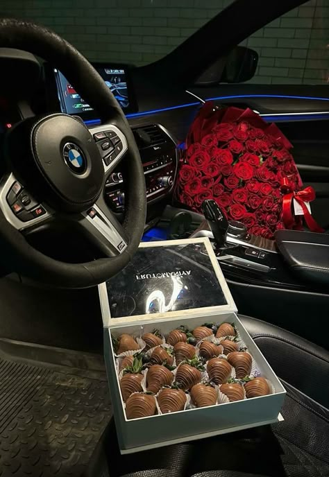 Car Bouquet, Bouquet Of Red Roses, Roses Bouquet Gift, Luxury Flower Bouquets, Red Rose Bouquet, Cute Couple Gifts, Flower Gift Ideas, Gifts For Girlfriend, Flowers Bouquet Gift