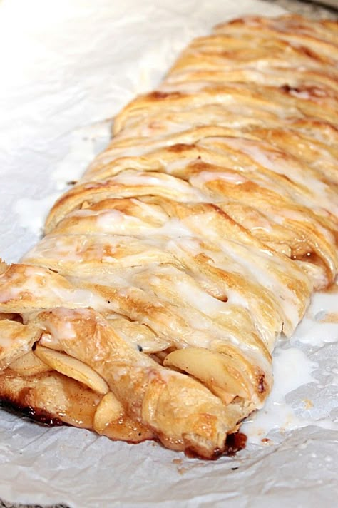 Apple Danish Braid Danish Braid, Danish Bread, Apple Braid, Apple Danish, Danish Recipe, Apple Recipe, Apple Strudel, Braided Bread, Danish Pastry