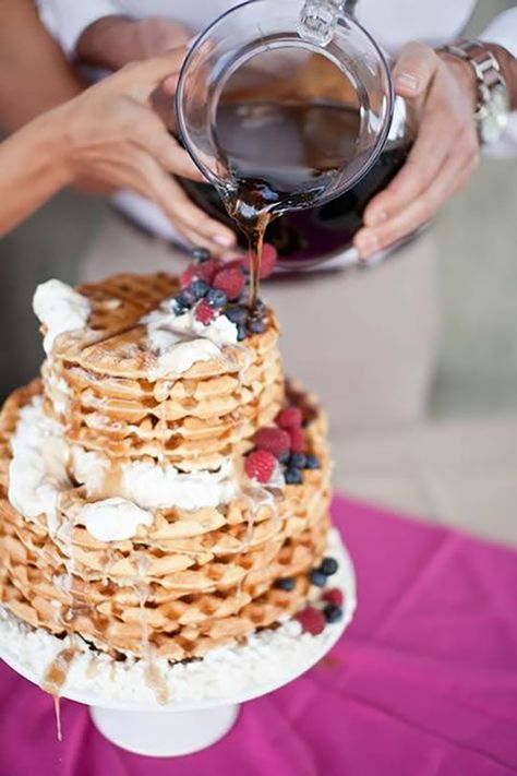 Waffle cake with syrup for a wedding cake English Garden Aesthetic, Waffle Wedding, Alternative Wedding Cake Ideas, Waffle Cakes, Aesthetic Thoughts, Aesthetic English, Alternative Wedding Cakes, Wedding Cake Alternatives, English Garden Wedding